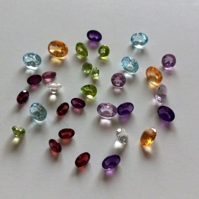 32 Cts. Of Loose Gemstones.